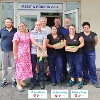 Výročí 10 let u firmy - pan Jiří Machynka, Jana Kuřilová, Šárka Strapinová